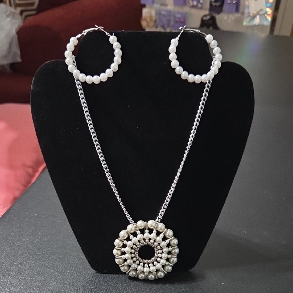 Pearl Jewelry Set - Picture 2 of 5